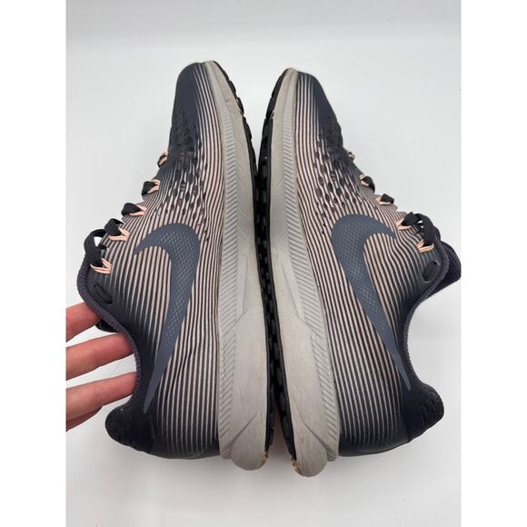 Nike Sneakers - Women's 10 - Picture 4 of 5